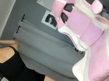 iamsomeone1234 – webcam model profile photo Image 5