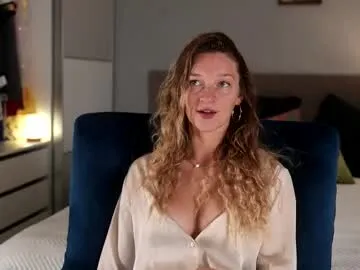 KiraMae – webcam model profile photo Image 12