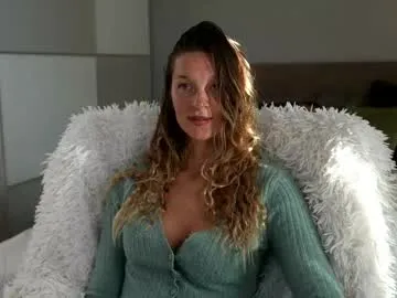 KiraMae – webcam model profile photo Image 5