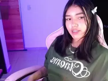 EmiliaWalker – webcam model profile photo Image 16