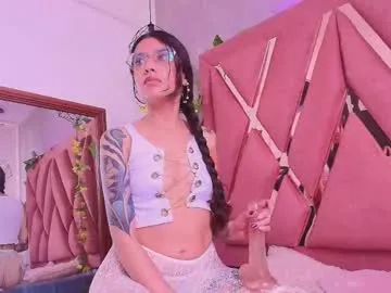 LunaWinks – webcam model profile photo Image 7