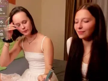 Adara – webcam model profile photo Image 3