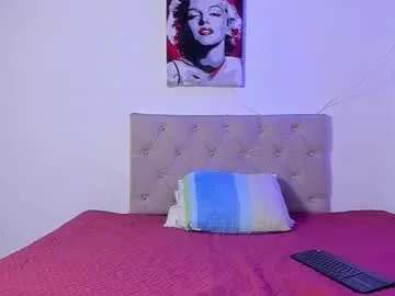 mae_nathan – webcam model profile photo Image 11