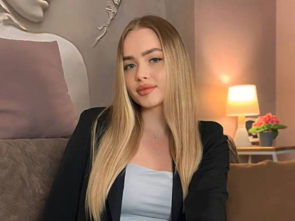 AvroraGoldie – webcam model profile photo