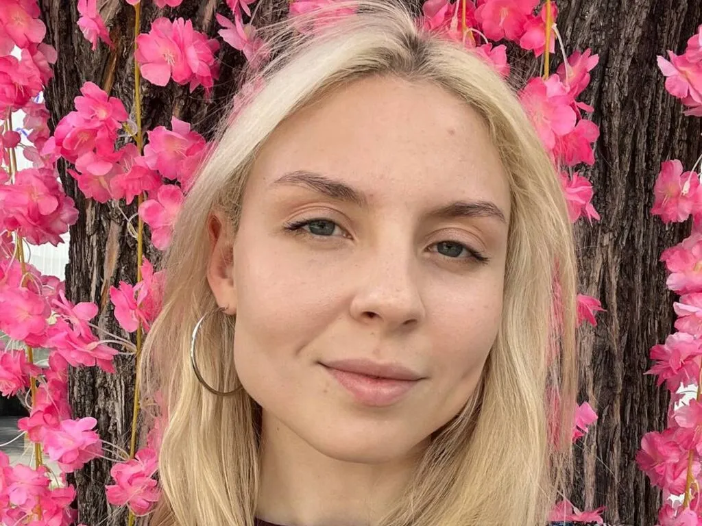BereniceBossom – webcam model profile photo
