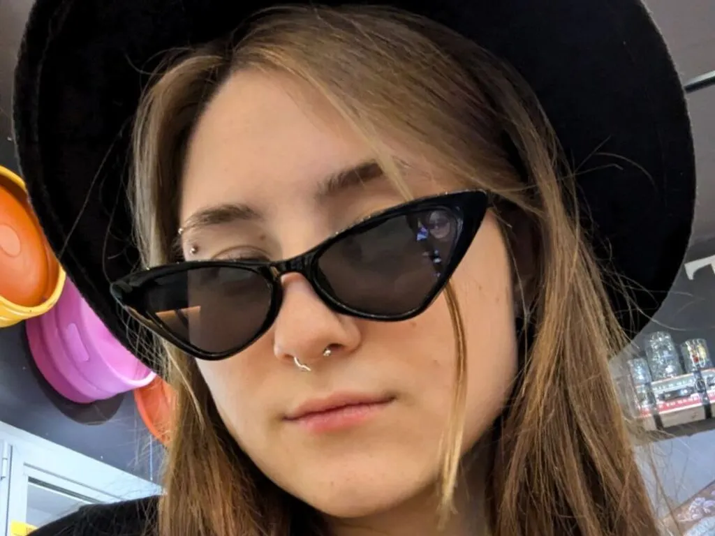 EasterCaris's Thumb Image