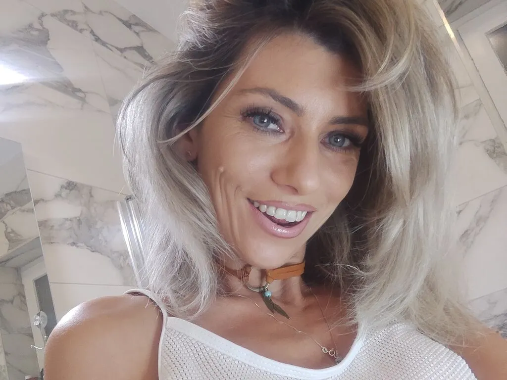 EvyScarlet – webcam model profile photo