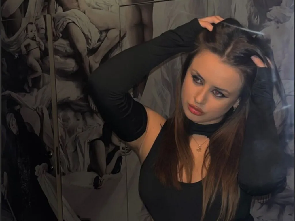 NicolleHardon – webcam model profile photo